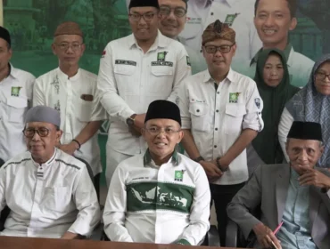 KH Maman Imanulhaq bersama jajaran pengurus dan dewan Syura PKB Sumedang. (Foto: Istimewa)