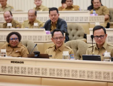 Menteri Dalam Negeri Tito Karnavian saat mengikuti rapat kerja bersma komisi II DPR RI. (Foto : Pupen Kemendagri)