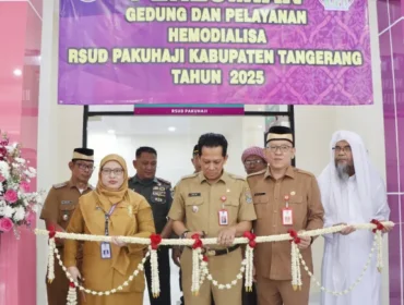 Bupati Tangerang  Andi Ony, saat meresmikan gedung pelayanan Hemodialisa RSUD Pakuhaji  Tangerang 0 Foto: IG Kab. Tangerang)