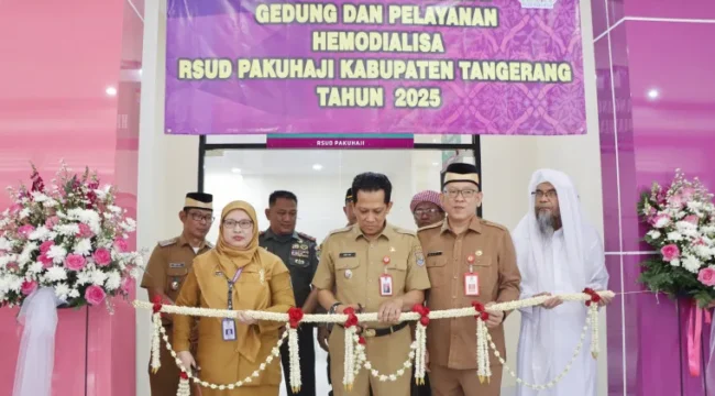 Bupati Tangerang  Andi Ony, saat meresmikan gedung pelayanan Hemodialisa RSUD Pakuhaji  Tangerang 0 Foto: IG Kab. Tangerang)