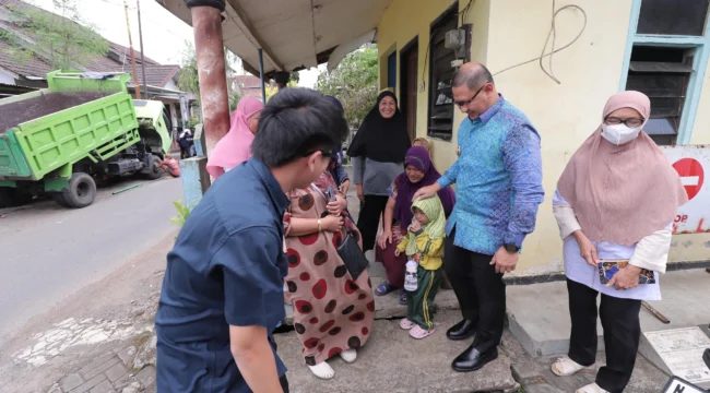 Pj Walikota Batu Kunjungi Posyandu(Foto : Prokopim Setda Kota Batu)