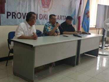Ketua PWI DKI Jakarta Kesit B Handoyo (Tengah) saat memberikan arahan kepada peserta UKW . (Foto : PWI DKI Jakarta)