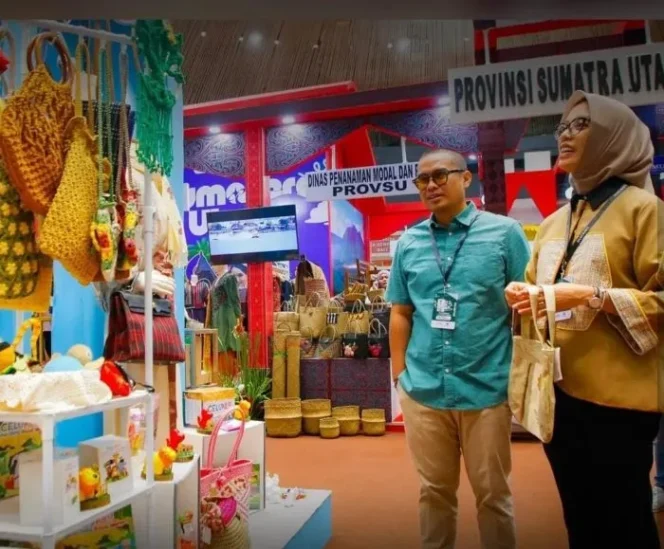 
					Wakil Wali Kota Tangsel Pilar Saga Ichsan saat mengunjungi stan Dekranasda di pameran yang berlangsung di Jakarta Convention Center (JCC) Jakarta . (Foto : IG Humastangsel) 