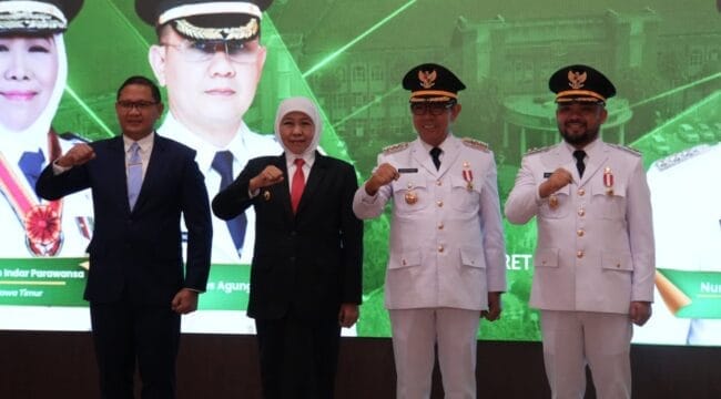 Sertijab Wali Kota Batu di saksikan langsung Gubernur Jawa Timur, Khofifah (Foto: Kominfo Kota Batu)