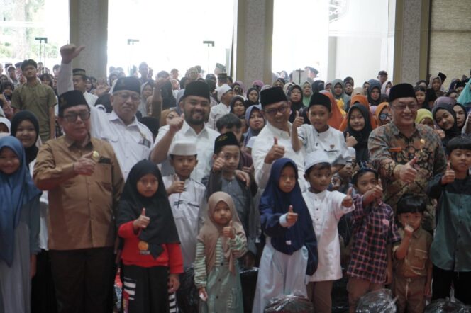 
					Baznas Jatim Salurkan ZIS Untuk 500 Anak Yatim Dalam Acara Safari Ramadan