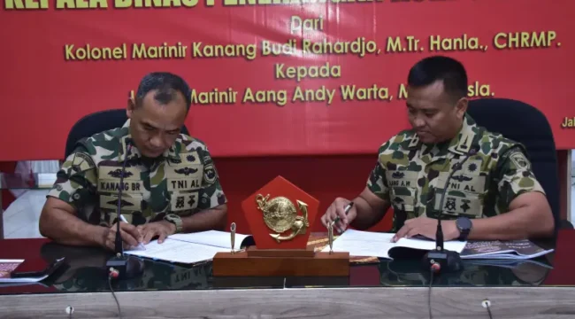 Memorandum Jelang Sertijab Kadispen Korps Marinir (Foto: Puspen TNI AL)