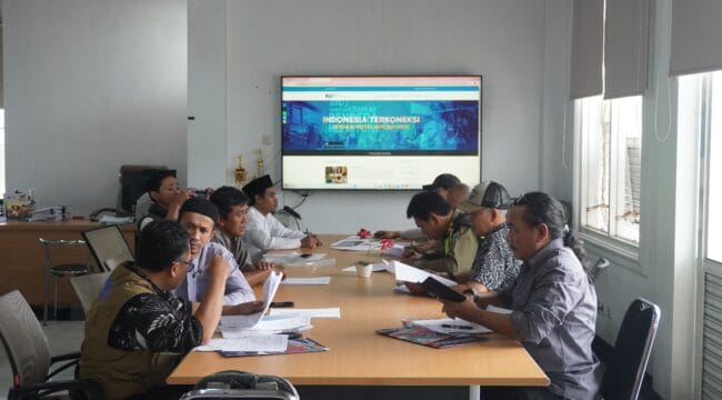 Tim penilai melakukan peninjauan langsung terhadap tiga finalis lomba desa dan kelurahan kota Batu (Foto: Istimewa)