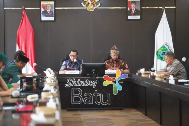 
					Pemkot Batu gelar rakor persiapan libur lebaran 2025 (Foto: Humas Pemkot Batu)