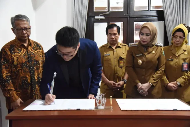 
					Gandeng Perusahaan China, Pemkab Sidoarjo Olah Sampah Jadi Energi Listrik 