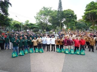 Pemkot Batu Berikan Bantuan 310 Paket Sembako Untuk Petugas Kebersihan (Foto: Humas Pemkot Batu)