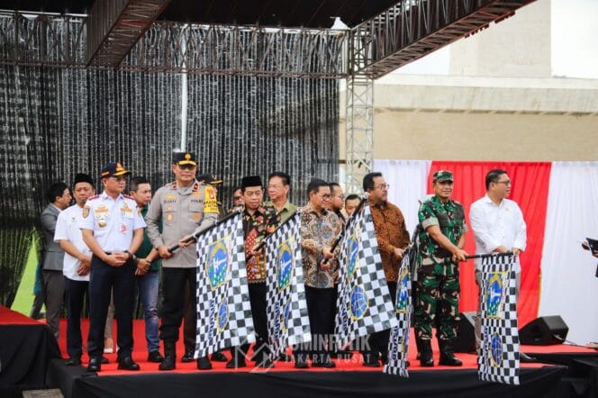 
					Gubernur DKI Lepas Ribuan Pemudik dari Lapangan Monas