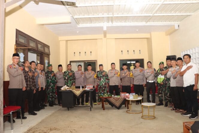 
					Kegiatan Buka puasa Bersama Polri dan TNI di Wilayah Kota Batu (Foto: Humas Polres Batu)
