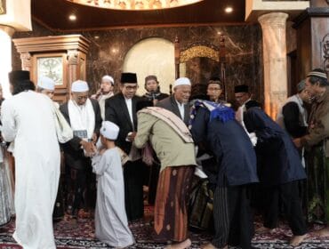 Wali Kota Batu adakan halal bihalal usai melaksanakan Sholat Ied (Foto: Humas Pemkot Batu)
