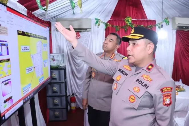 
					Kapolres Jakarta Barat Tinjau Langsung Kesiapan Personil di Pos Pengamanan Jelang Idul Fitri (Foto: Humas Polres Jakbar)