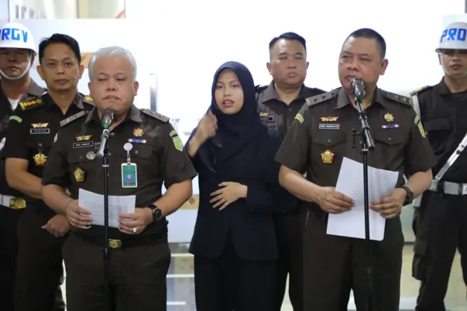 
Konferensi Pers Kejaksaan Agung terkait Perkara Dugaan Korupsi Minyak Mentah Pertamina (Foto: Istimewa)