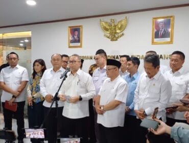 Menteri Perdagangan Zulkifli Hasan saat memberikan keterangan kepada awak media usai rapat koordinasi WWCRA. (Foto ; Humas Kemnedag)