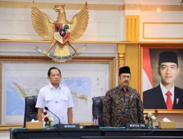 Menteri dalam Negeri Tito Karnavian (kiri). (Foto : Puspen Kemendagri).