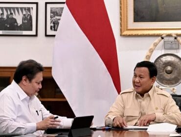 Menko Perekonomian Airlangga Hartarto saat bertemu dengan Presiden Prabowo Subianto ( Foto : Humas Kemenko Perekonomian) 