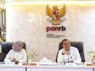 Menteri Sekretaris Negara (Mensesneg) Prasetyo Hadi bersama Menteri Pendayagunaan Aparatur Negara dan Reformasi Birokrasi (PANRB) Rini Widyantini  (Foto: Kemensetneg)
