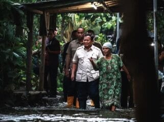 Presiden Prabowo Subianto saat meninjau korban banjir (Foto : IG presidenrepublikindonesia)