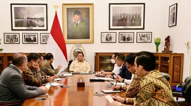 Presiden Prabowo Subianto saat memimpin Rapat terbatas bersama menteri kabinet merah putih (Foto: Setneg )