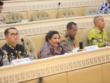Wakil Menteri Dalam Negeri (Wamendagri) Ribka Haluk saat menghadiri Rapat Dengar Pendapat (RDP) dengan Komisi II DPR RI. (Foto : Puspen Kemendagri)

