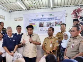 Menteri Perumahan dan Kawasan Permukiman (PKP) Maruarar Sirait saat berdialog dengan warga tanah Tinggi kecamatan Johar Baru. (Foto : Diskominfotik Jakpus)