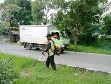 Potong Rumput (Foto : Diskominfo Pemkot Tangerang)