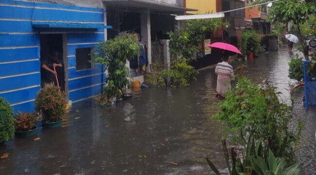 Situasi banjir di komplek Dasana Indah Kelurahan Bojong Nangka Kelapa Dua Tangerang (Foto: Dok jejaknarasi.id)