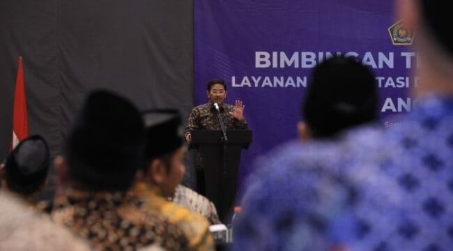 Direktur Jenderal Bimbingan Masyarakat Islam, Abu Rokhmad, saat memberikan arahan kepada peserta pelatihan (Foto L Kemenag)
