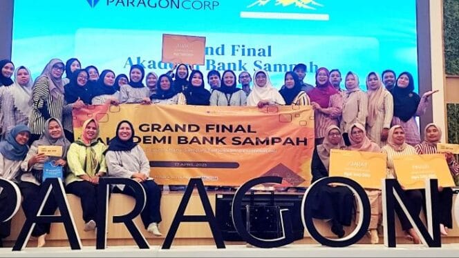 
					Para Finalis Akademi Bank Sampah 2025 saat foto bersama usai Grand Final . (Foto : Sirhan)