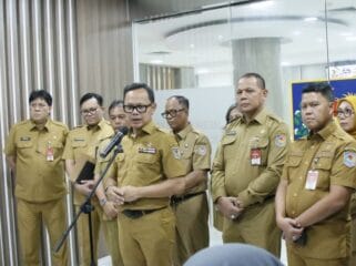 Wamendagri Bima Arya saat memberikan keterangan Pers tentang hasil pemeriksaan Bupati Indramayu Lucky Hakim  (Foto : Puspen Kemendagri)