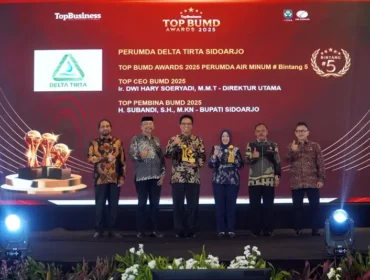 Jajaran Pimpinan BUMD Sidoarjo saat penyerahan BUMD Award 2025 (Foto: Istimewa)
