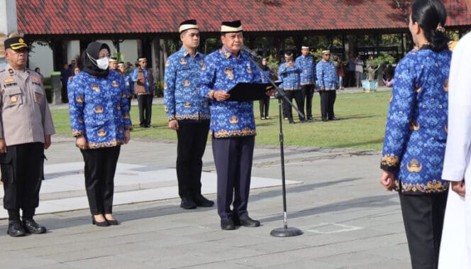 
					Bupati Tangerang Maesyal Rasyid saat melantik ASN dan PPPK (Foto : Diskominfo Kab.Tangerang)