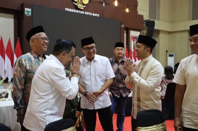 
					Kapolres Batu Hadiri Halal Bihalal di Balai Kota Among Tani (Foto: Humas Polres Batu)