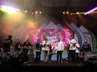 Wali Kota Batu saat hadiri halal bihalal bersama artis nasional (Foto: Humas Pemkot Batu)