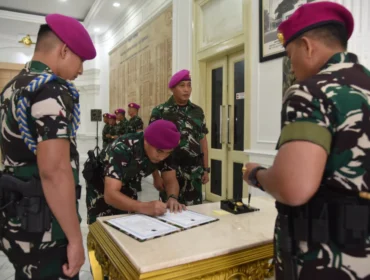 Dankormar Endi Supardi Pimpin Langsung Sertijab Kepala Akutansi Kormar (Foto: Puspenad TNI AL)