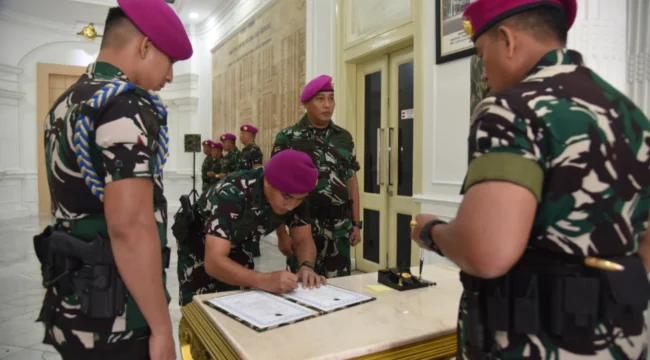 Dankormar Endi Supardi Pimpin Langsung Sertijab Kepala Akutansi Kormar (Foto: Puspenad TNI AL)