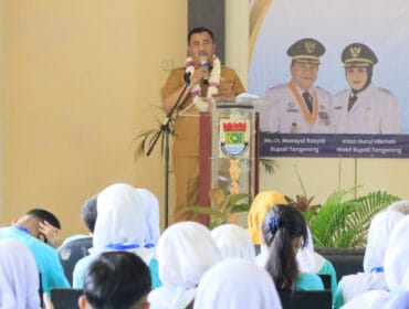 Staf Ahli Bupati Bidang Kemasyarakatan dan Sumber Daya Manusia Kabupaten Tangerang, Achmad Kasori, mewakili Bupati Tangerang Moch Maesyal Rasyid. saat membuka Jambore Sanitasi 2025 (Foto : Diskominfo Kab.Tangerang)