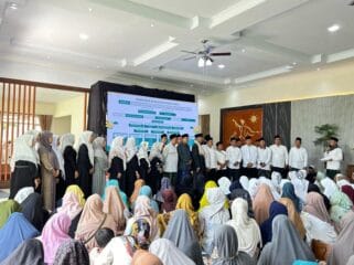 Wakil Sekretaris Dewan Syuro DPP PKB KH Maman Imanulhaq saat memimpin doa bersama .(Foto : Ist)