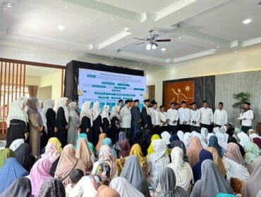 Wakil Sekretaris Dewan Syuro DPP PKB KH Maman Imanulhaq saat memimpin doa bersama .(Foto : Ist)