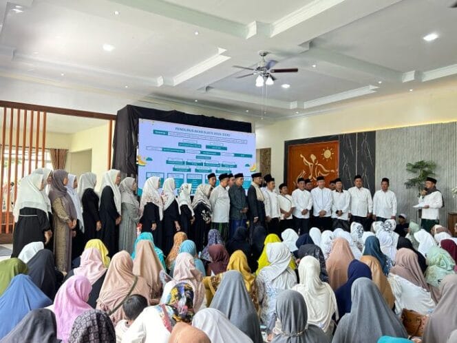 
					Wakil Sekretaris Dewan Syuro DPP PKB KH Maman Imanulhaq saat memimpin doa bersama .(Foto : Ist)