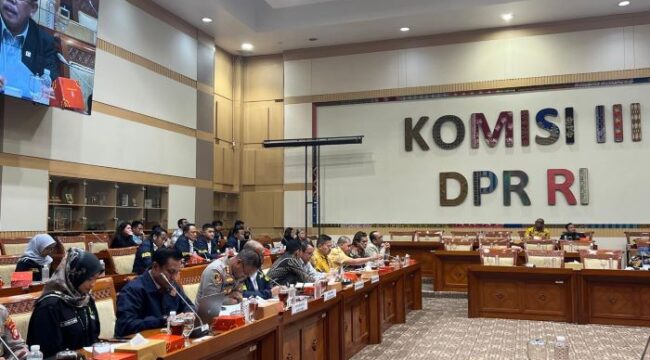 Situasi di ruang rapat Komisi III saat digelar Rapat Dengar Pendapat (RDP) dengan Polda Metro Jaya dan Polres Metro Jakarta Timur ( Foto : Ist)