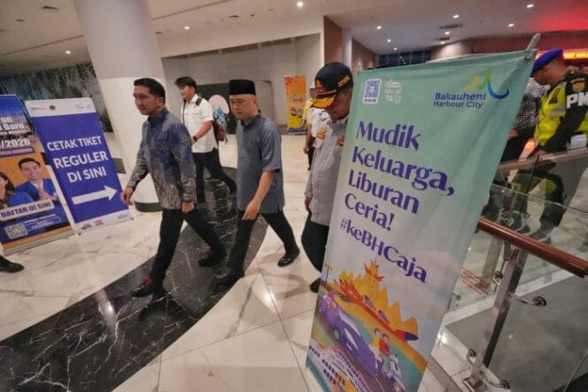 
					Menteri Perhubungan Dudy Purwagandhi saat mengunjungi Pelabuhan Bakauheni, Lampung. (Foto : Kemenhub)