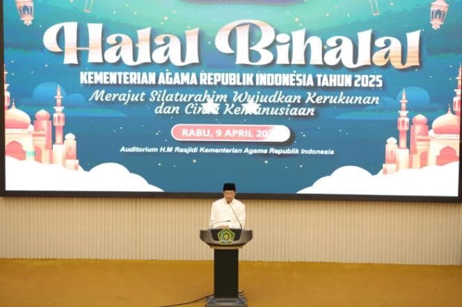 
					Menteri Agama Nasaruddin Umar saat meberikan sambutan dalam acara halalbihalal di lingkungan Kemenag 