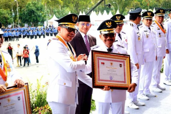 
Pemkot Tangerang Raih Penghargaan Penyelenggara Pemerintah Daerah Kinerja Tinggi