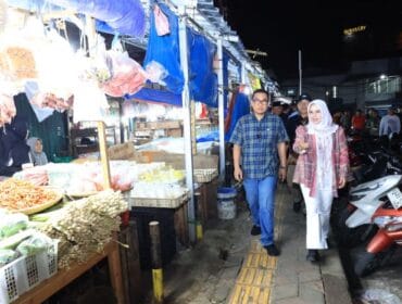 Wakil Wali Kota Pilar Saga Ichsan saat melakukan sidak ke Pasar Ciputat (Foto : Diskominfo Tangsel)
