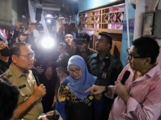Walikota Jakarta Pusat Arifin saat berdialog dengan Menteri Perumahan dan Kawasan Pemukiman Maruarar Sirait dalam launching Program Renovasi Rumah. (Foto :Kominfotik Jakpus) 