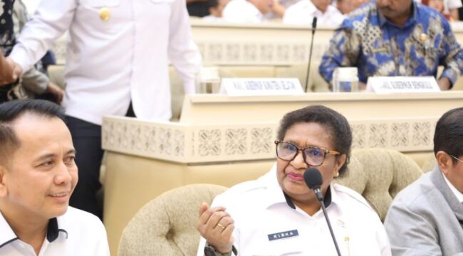 Wakil Mendteri Dalam Negeri (Wamendagri) Ribka Haluk saat mengikuti Rapat Dengar Pendapat (RDP) bersama Komisi II. (Foto : Puspen Kemendagri)
