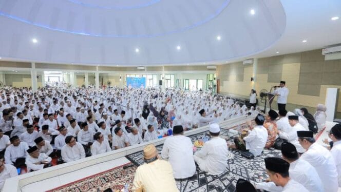 
Wali Kota Tangerang Sachrudin saat memberikan sambut dihadsapan para calon jamaah haji dalam acara Manasik Haji (Foto : tangerangkota.co.id)
